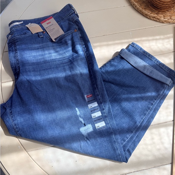 Levi's Denim - Levi's womans Classic Indigo Slim Straight Jeans